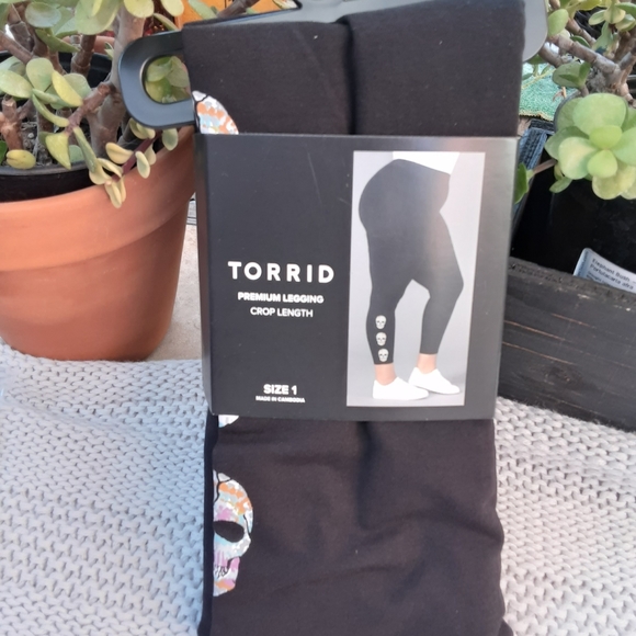 Torrid crop premium leggings - Picture 4 of 10